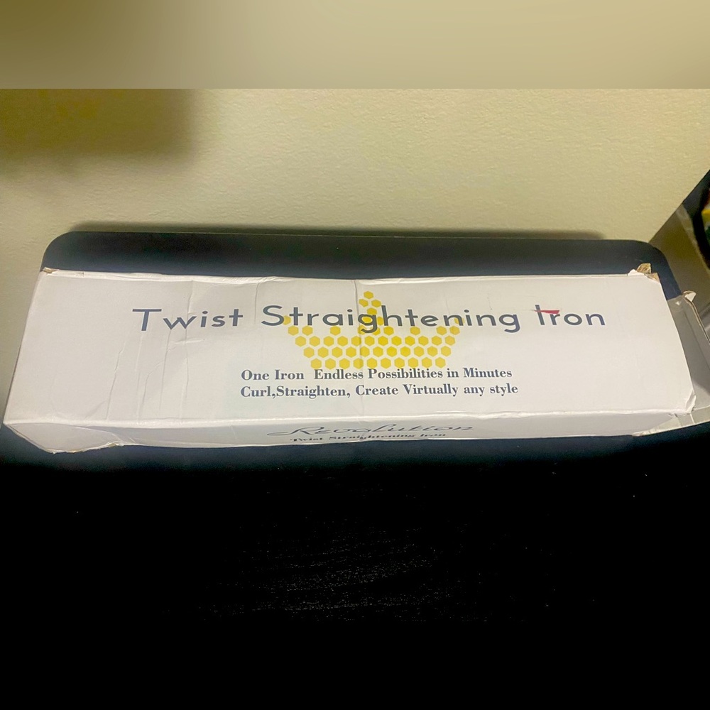 NWOT Twist straightening iron - Picture 5 of 12
